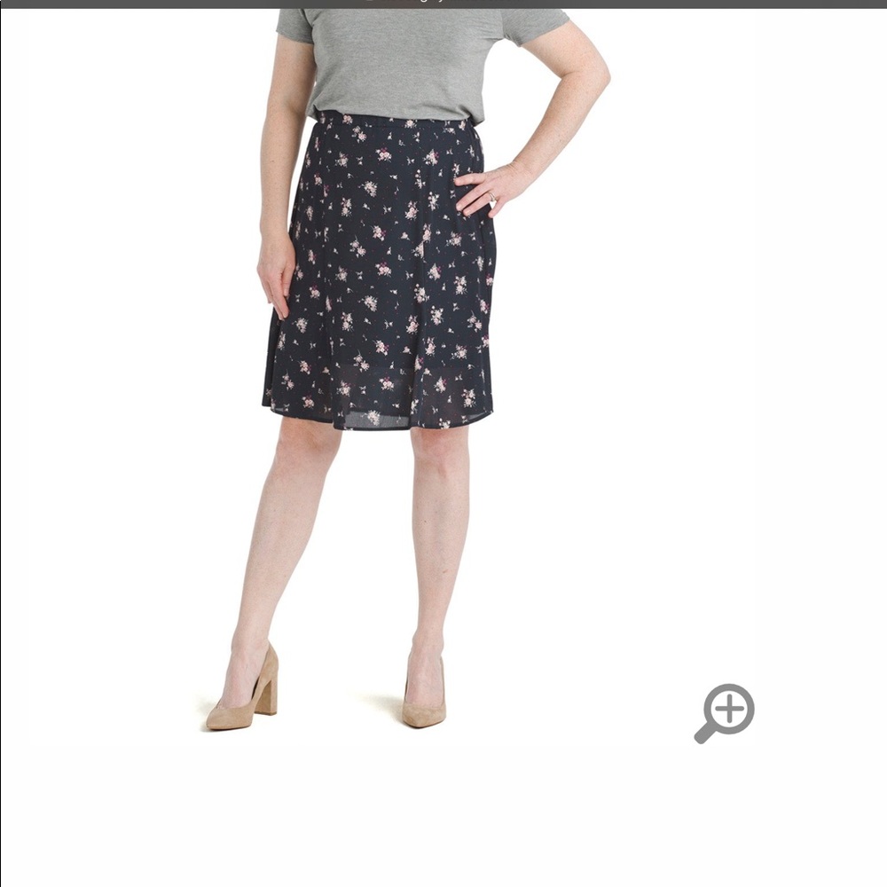 Floral and dot skirt size XL